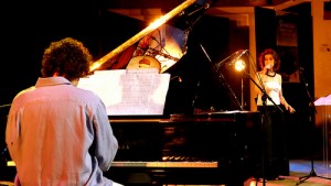 Felipe Gama (piano) et Ana Luiza (voix)